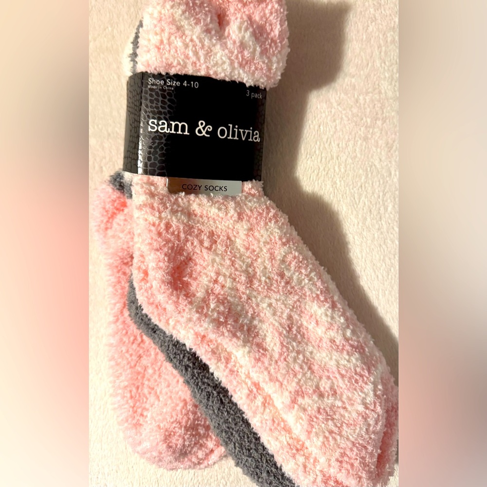 Sam & Olivia. 3-Pack Fuzzy Socks. NWT.
